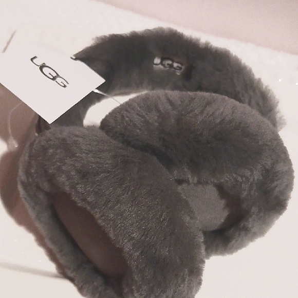 Gorgeous! UGG Charcoal Gray Shearling Sheepskin Earmuffs ⚜️☃️⚜️ - Picture 9 of 10
